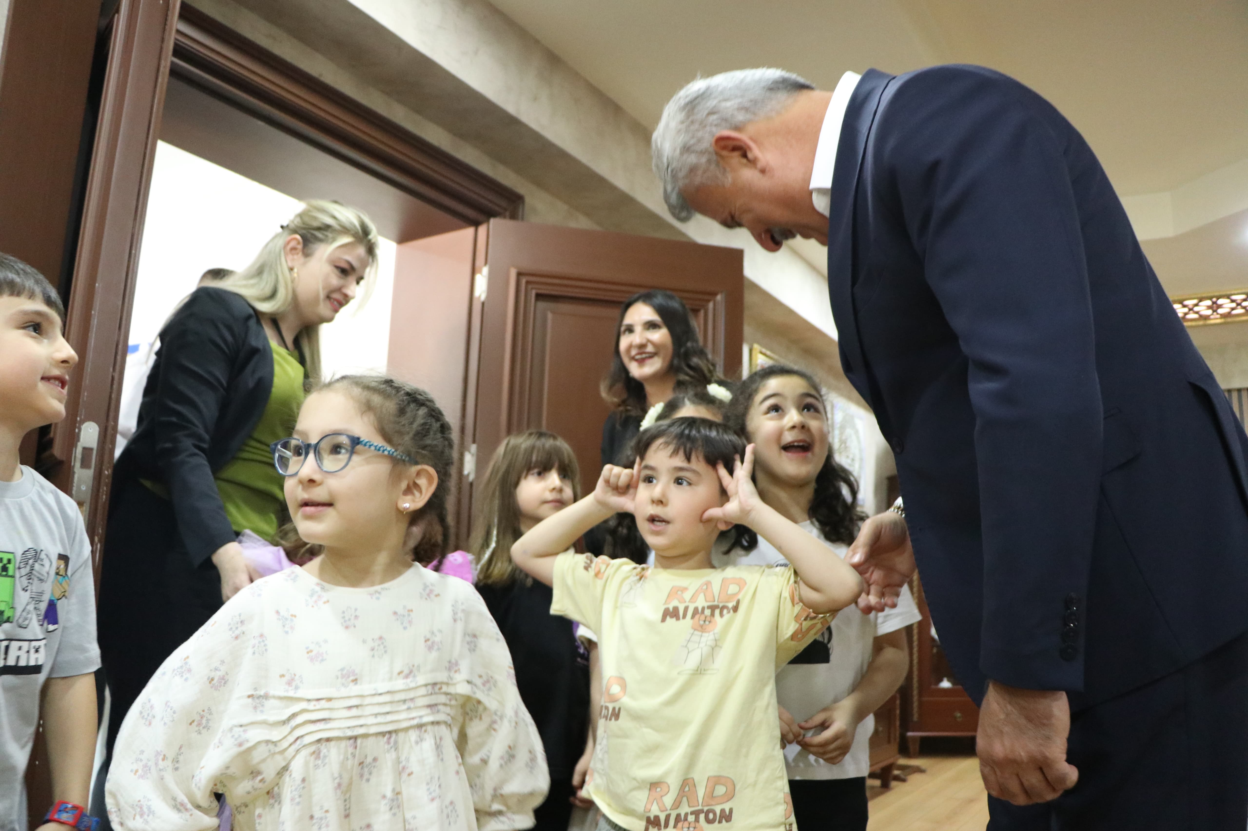 bahceseh-r-kolej-anaokulu-ogrenc-ler-beled-yem-ze-renk-katti